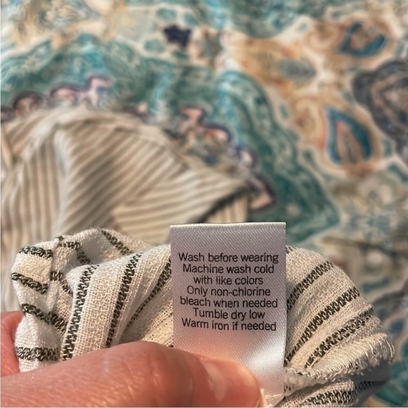 size medium Sonoma button down green and white shirt blouse - Picture 5 of 9